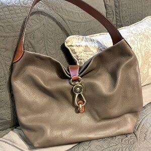 Elegant Taupe Leather Shoulder Bag